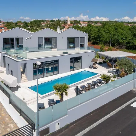 Luxury With Private Pool In