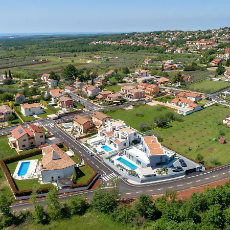 Villa Luxury With Private Pool In Labinci