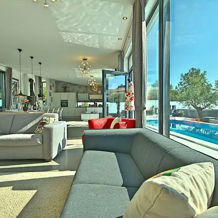 Luxury With Private Pool In *