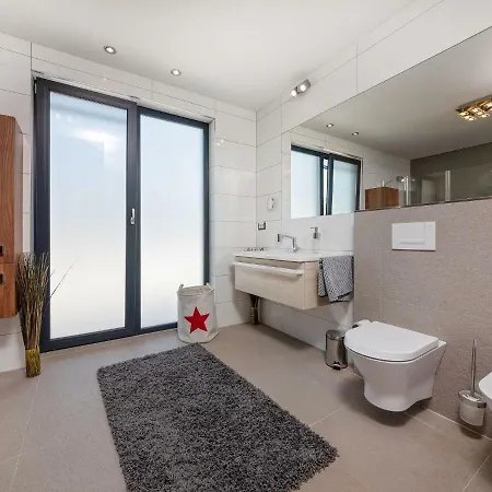 Luxury With Private Pool In Labinci