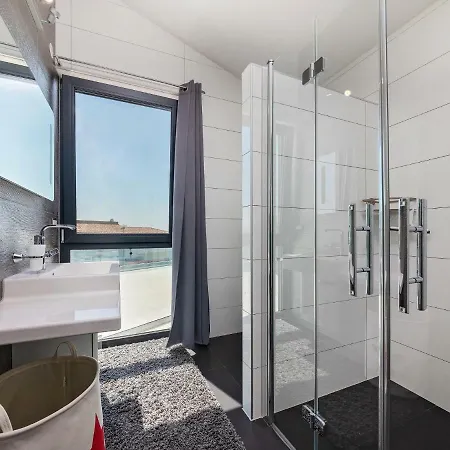 Luxury With Private Pool In Labinci