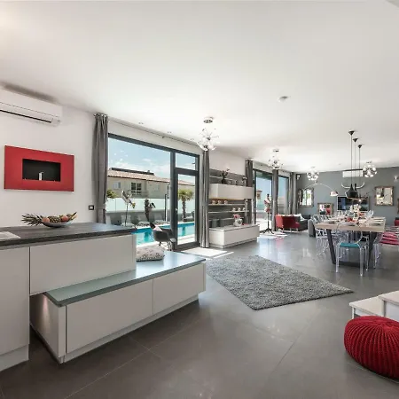 Villa Luxury With Private Pool In *