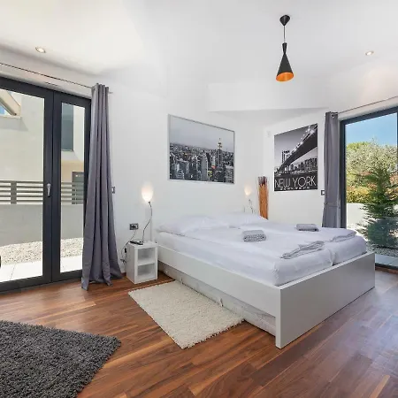 Luxury With Private Pool In Villa Labinci