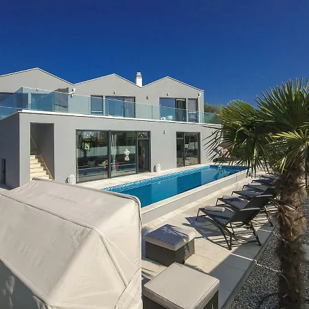 Luxury With Private Pool In